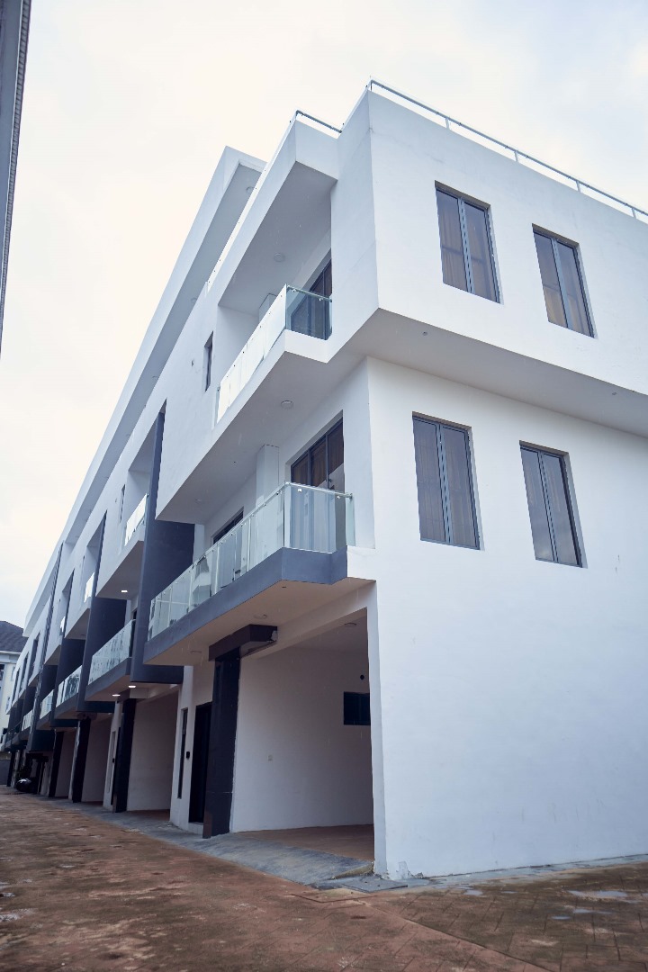 4-Bedroom Apartment, Oniru